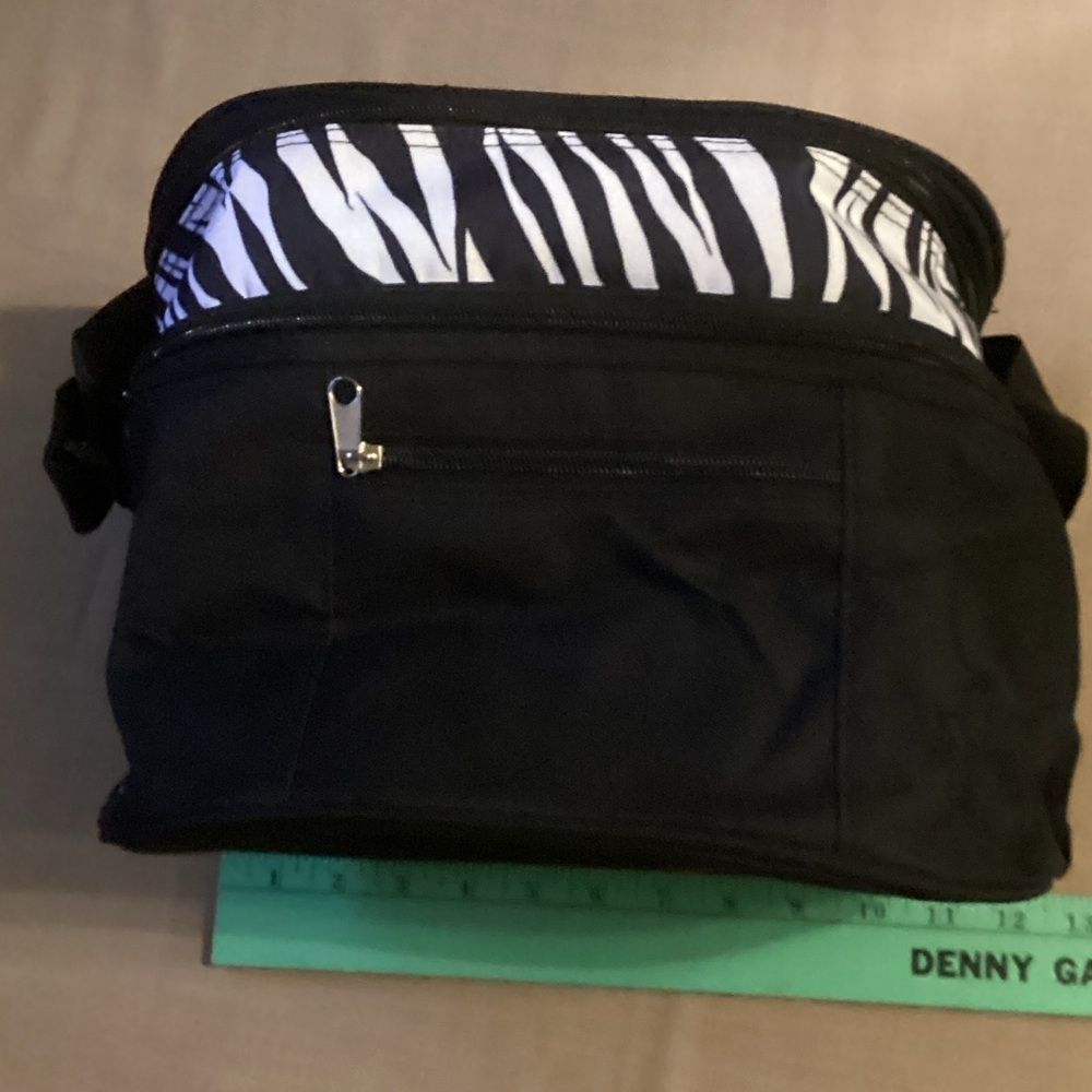 NWT Stylish Black and White Insulated Lunch Bag